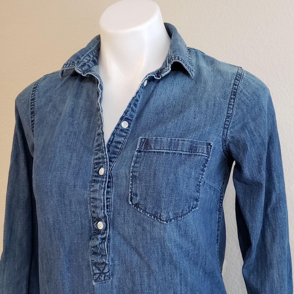 Merona Ombre Denim Longsleeve Button-down Shirt Women's Size XS Chambray Blue - Picture 2 of 7